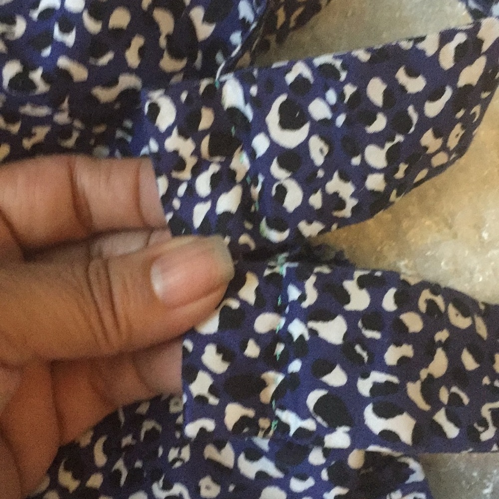 Monroe & Main button down top 💙🖤💙 - Picture 7 of 8